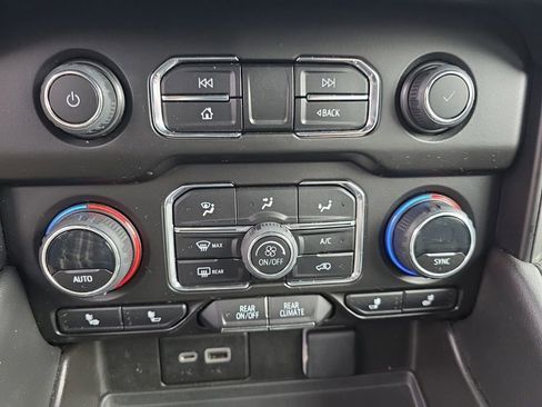 Used 2023 Chevrolet Tahoe LT w/ Luxury Package image 36