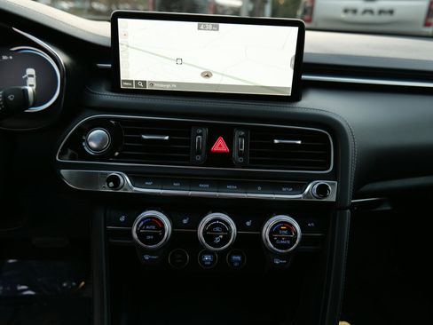 Used 2023 Genesis G70 2.0T image 22