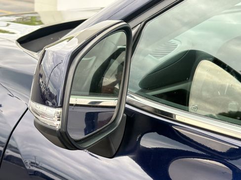 Used 2025 Toyota Highlander LE image 23