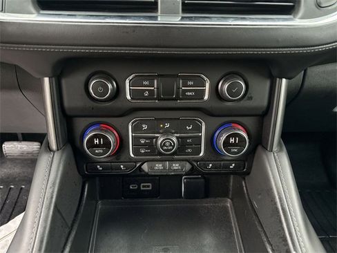 Used 2022 Chevrolet Suburban LT image 20