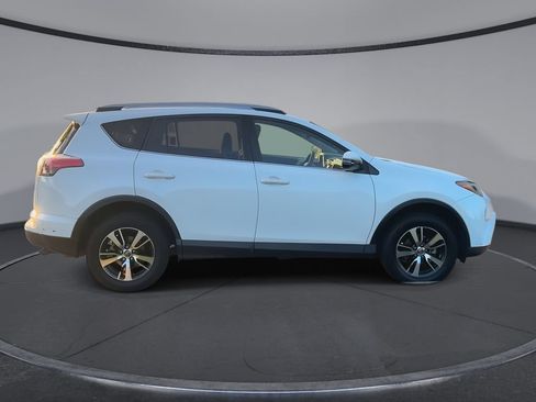 Used 2018 Toyota RAV4 XLE FWD image 9