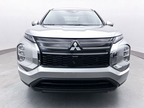 New 2025 Mitsubishi Outlander ES image 2