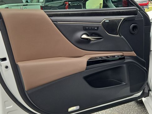 Used 2024 Lexus ES 350 Ultra Luxury w/ Accessory Package (Z2) FWD image 20