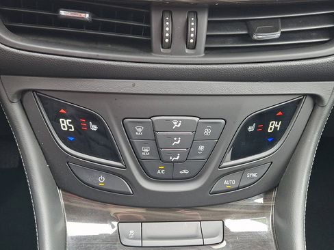 Used 2020 Buick Envision Essence FWD image 15