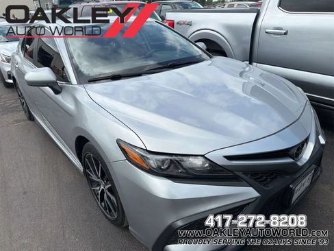 Used 2021 Toyota Camry SE FWD image 1