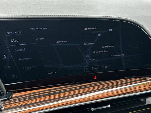 Used 2023 Cadillac Escalade Premium Luxury AWD/4WD image 19