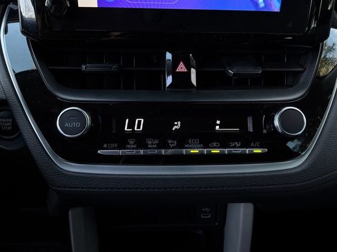 Used 2025 Toyota Corolla Cross LE FWD image 29