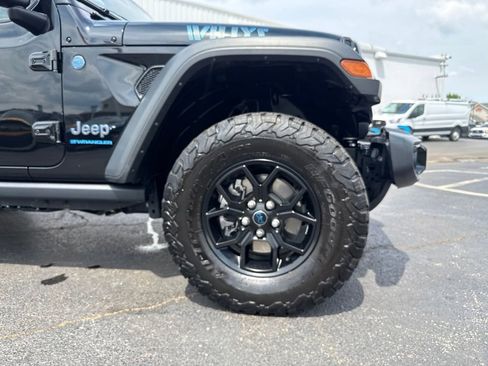 Used 2024 Jeep Wrangler Unlimited AWD/4WD image 38