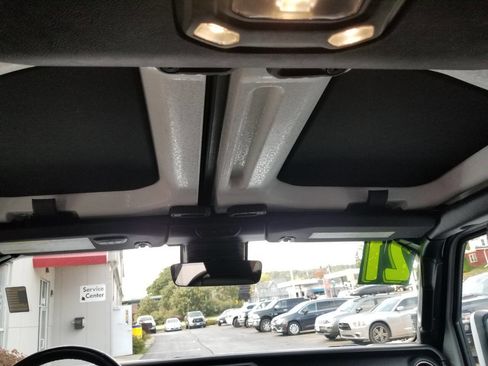 Certified 2021 Jeep Gladiator Overland image 16