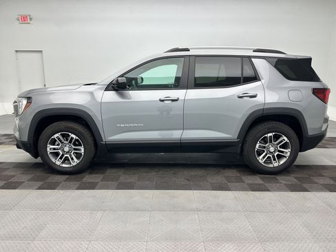 Used 2025 GMC Terrain Elevation w/ Elevation Premium Package image 2