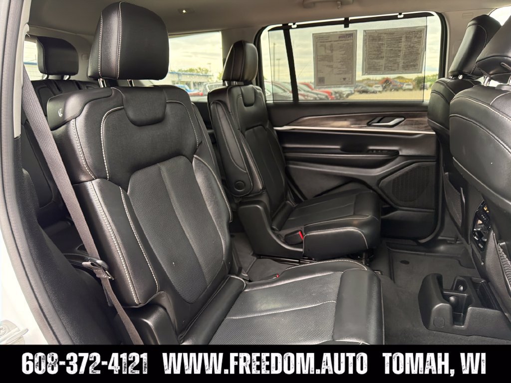 Used 2023 Jeep Grand Cherokee L Limited w/ Luxury Tech Group II AWD/4WD image 35