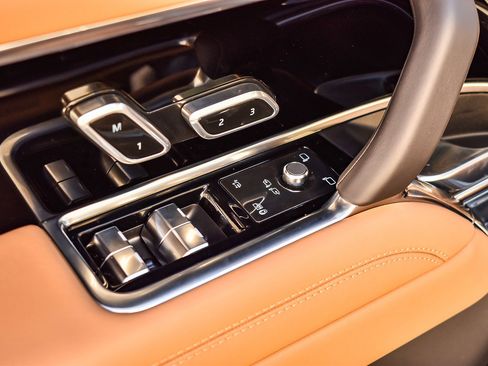 Used 2025 Land Rover Range Rover SE image 21