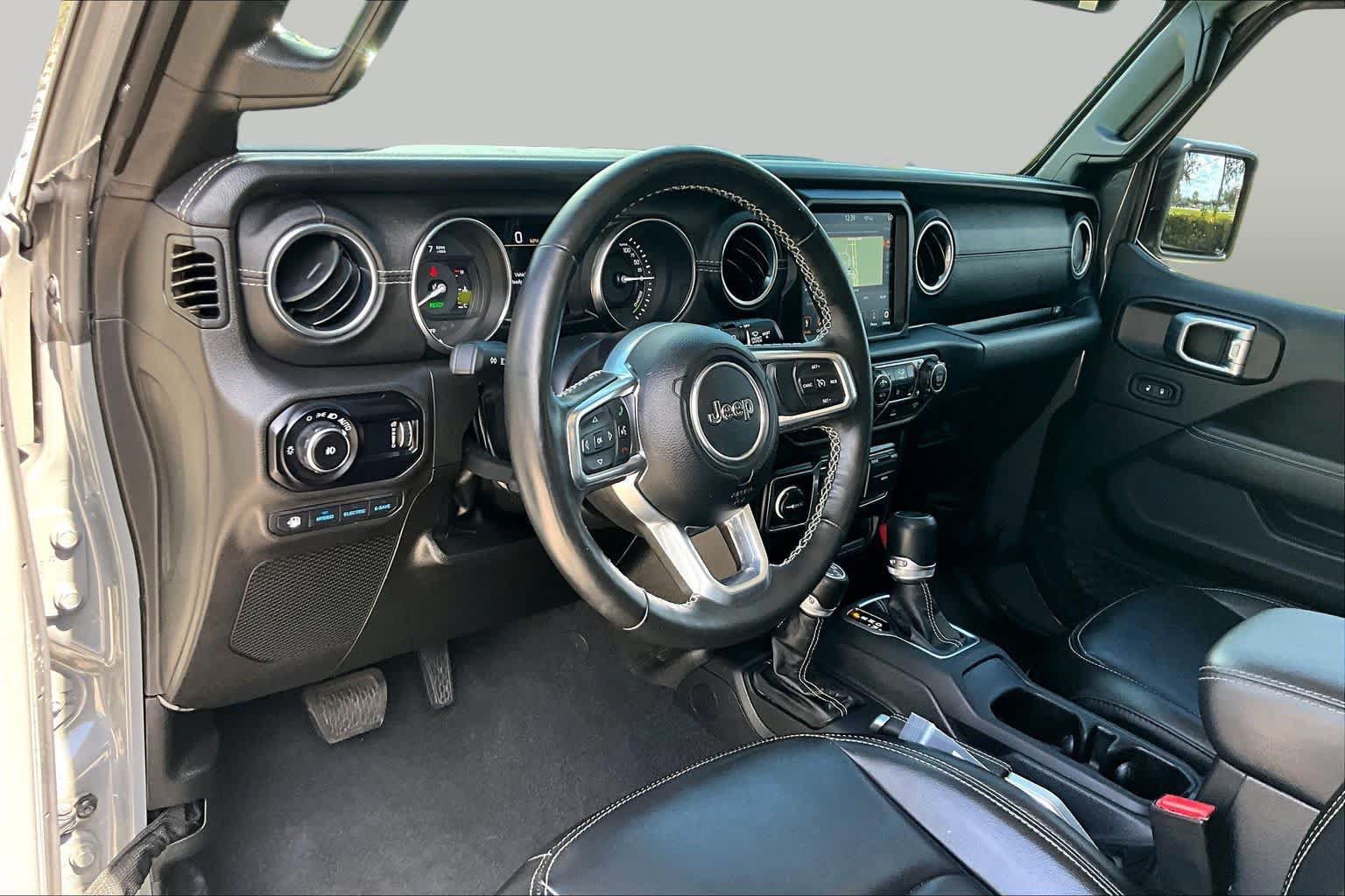 Used 2023 Jeep Wrangler Unlimited Sahara w/ Cold Weather Group AWD/4WD image 17