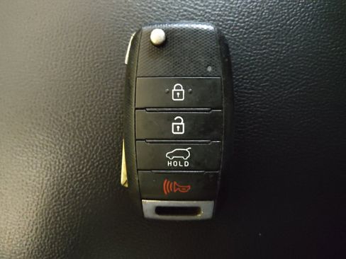 Used 2019 Kia Sorento AWD V6 image 32