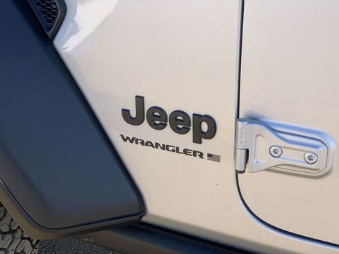 Used 2024 Jeep Wrangler Unlimited Sport AWD/4WD image 31