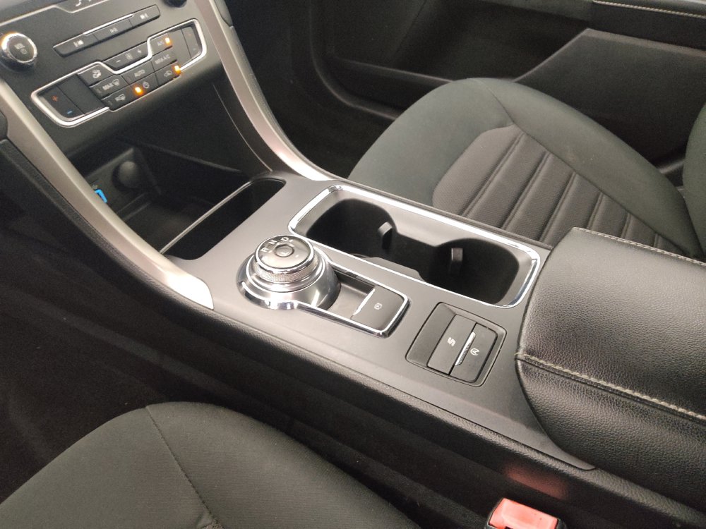 Used 2020 Ford Fusion SE FWD image 26