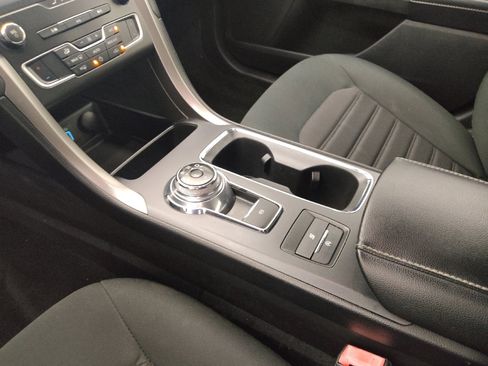 Used 2020 Ford Fusion SE FWD image 26