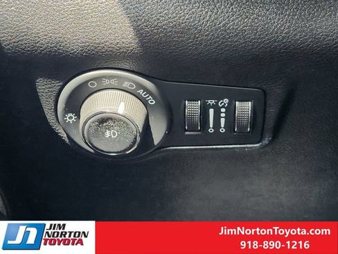 Used 2024 Jeep Compass Latitude AWD/4WD image 23