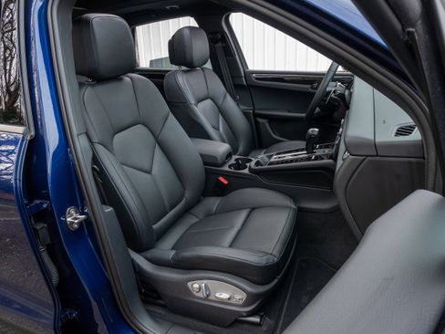 Used 2025 Porsche Macan image 35