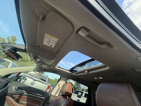 Used 2018 Buick Enclave Avenir w/ Avenir Technology Package AWD/4WD image 33