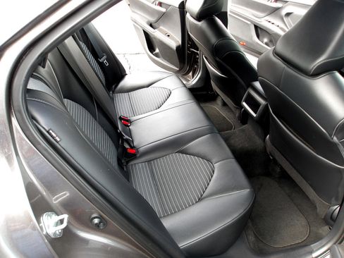 Used 2023 Toyota Camry SE image 11