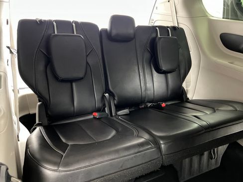 Used 2023 Chrysler Pacifica Touring-L FWD image 41
