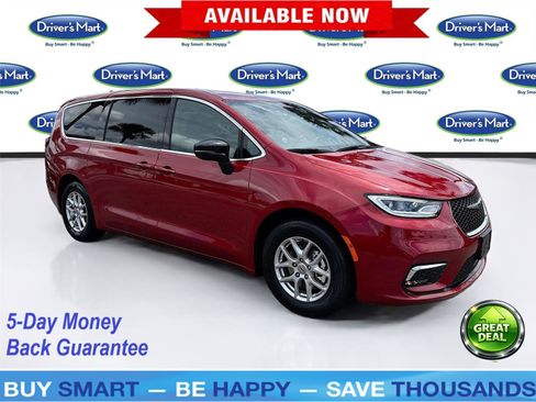 Used 2025 Chrysler Pacifica Select FWD image 1