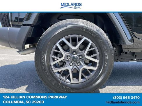 Used 2025 Jeep Wrangler Unlimited Sahara AWD/4WD image 7