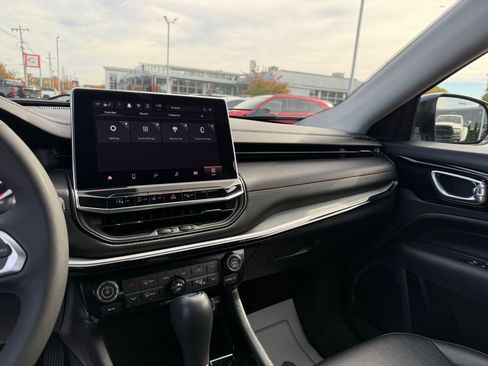 Used 2023 Jeep Compass Trailhawk w/ Trailhawk Convenience Group image 44