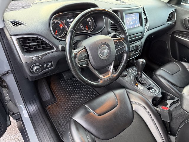 Used 2020 Jeep Cherokee Latitude Plus w/ Cold Weather Group AWD/4WD image 13