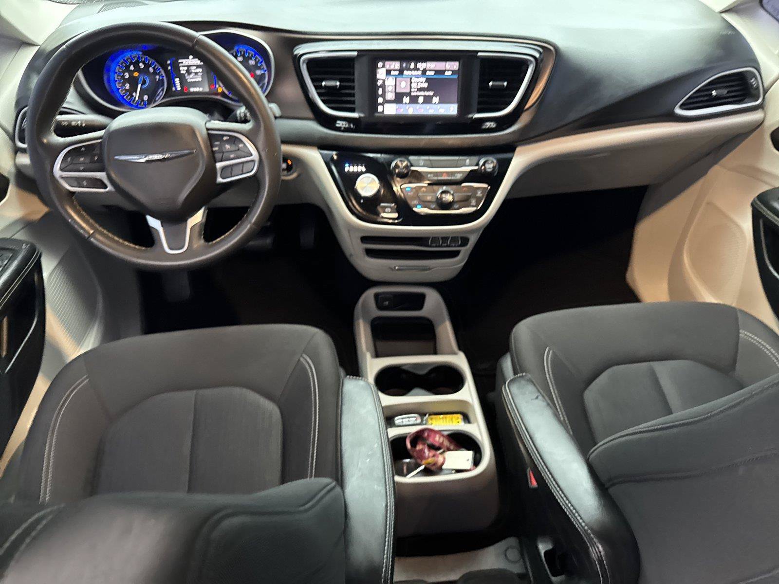 Used 2022 Chrysler Voyager LX FWD image 13