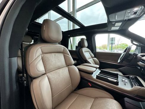 Certified 2025 Lincoln Navigator Black Label AWD/4WD image 33