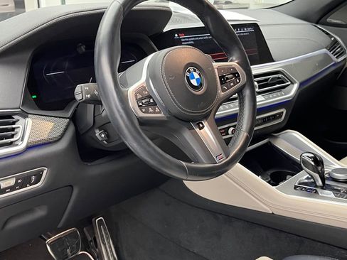Used 2022 BMW X6 M50i image 9