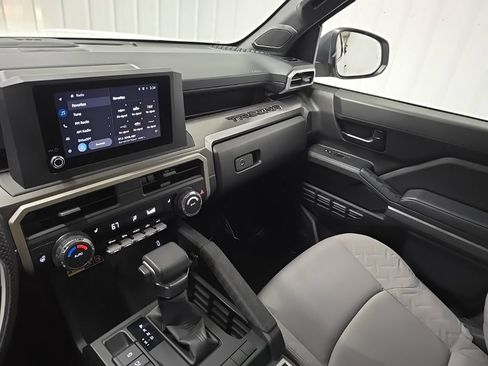 Used 2024 Toyota Tacoma SR5 AWD/4WD image 25