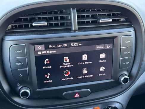 Used 2025 Kia Soul LX w/ LX Technology Package FWD image 20