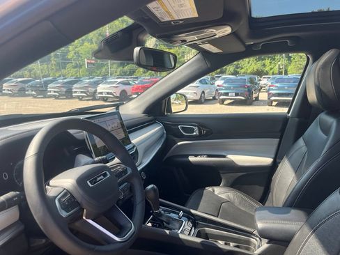 Used 2025 Jeep Compass Limited w/ Elite Group AWD/4WD image 19