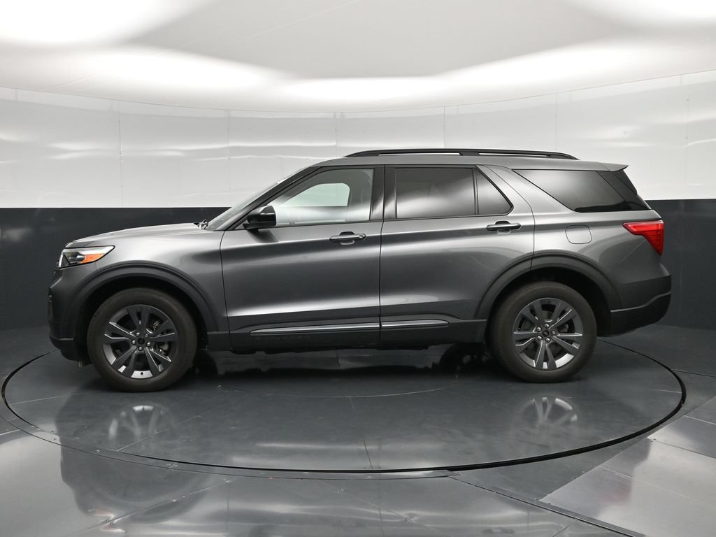 Used 2023 Ford Explorer XLT w/ Equipment Group 202A AWD/4WD image 8