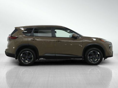 Used 2024 Nissan Rogue SV w/ SV Premium Package image 6