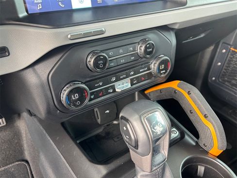 Used 2023 Ford Bronco Badlands image 16