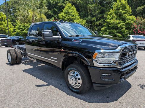 New 2024 RAM 3500 Limited image 8