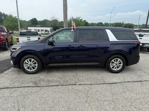 Used 2024 Kia Carnival LX FWD image 8