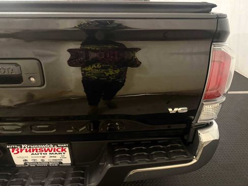 Certified 2023 Toyota Tacoma TRD Off-Road image 18