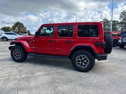 Used 2024 Jeep Wrangler Unlimited Sahara AWD/4WD image 5