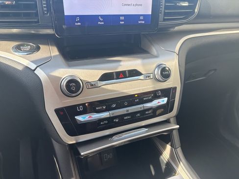 Used 2021 Ford Explorer XLT image 22