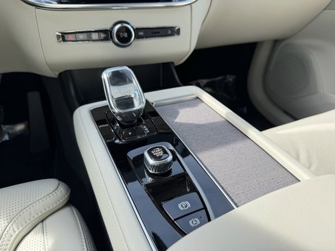 New 2026 Volvo XC90 T8 Ultra w/ Protection Package Premier image 13