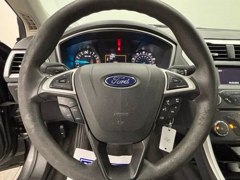 Used 2016 Ford Fusion SE FWD image 16