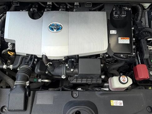 Used 2021 Toyota Prius LE FWD image 16