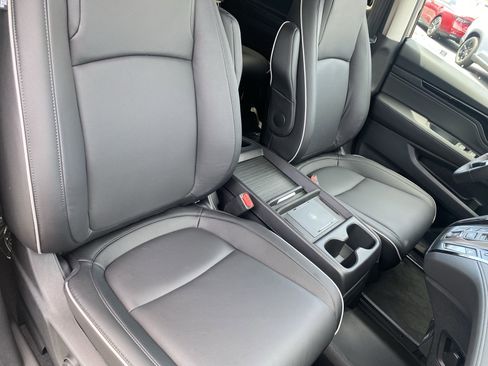 New 2026 Honda Odyssey Touring image 9
