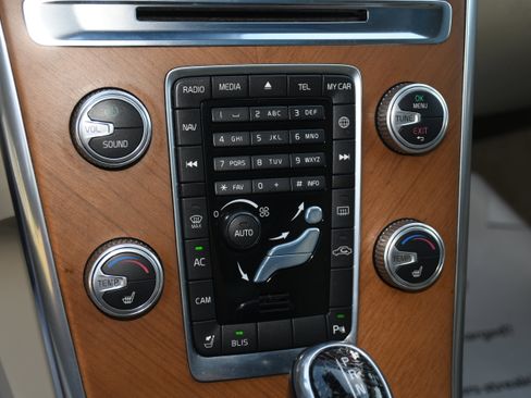 Used 2016 Volvo XC60 T6 image 16