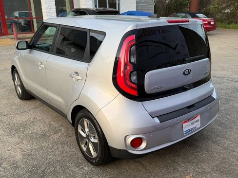 Used 2018 Kia Soul EV + FWD image 7